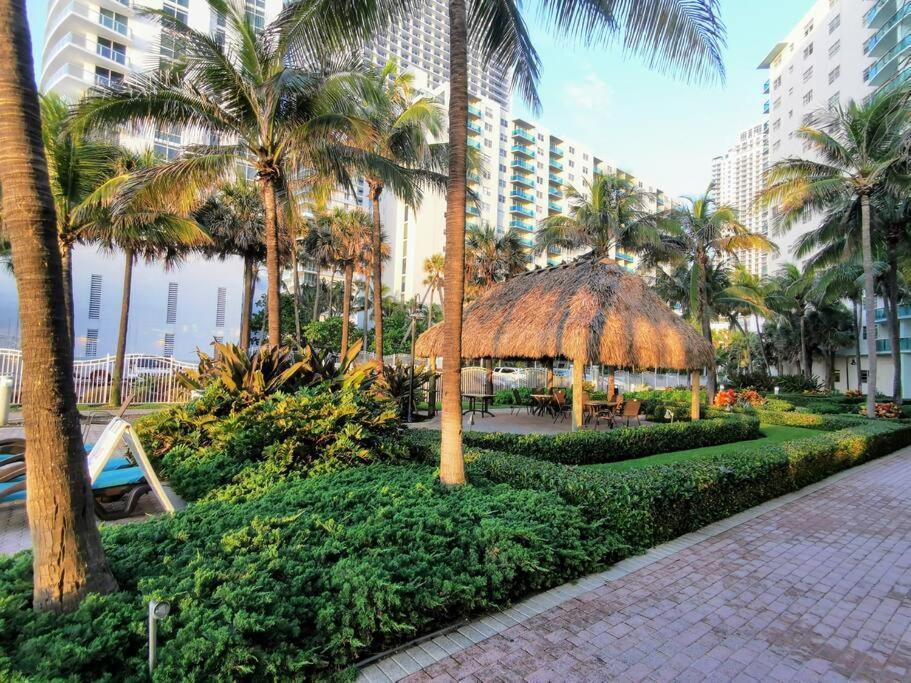 Luxury Stylish Oceanfront 2 Bedroom 2 Bathroom In Hollywood Fl Exterior foto